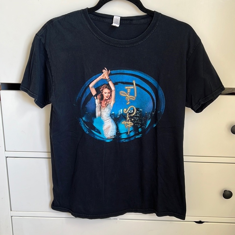 Taylor Swift Black and Blue Graphic Tee